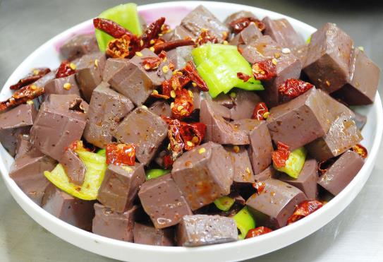 鴨血凝固了怎么讓它融化?鴨血里面為什么是綠色的?
