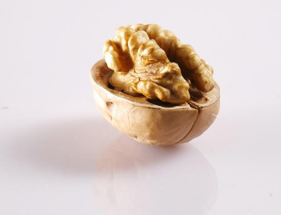 文玩核桃和吃的核桃一樣嗎?核桃仁發(fā)紅屬于正,F(xiàn)象嗎?