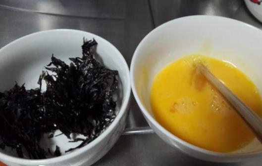吃紫菜可以補(bǔ)鈣嗎?吃紫菜有哪些功效?