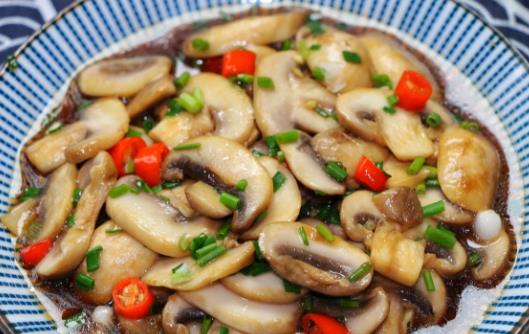 產(chǎn)婦可以吃草菇嗎?哪些人不宜吃草菇?
