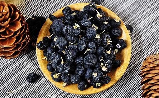 黑枸杞為什么有時(shí)候藍(lán)色有時(shí)候紫色 黑枸杞子和什么泡水喝補(bǔ)腎效果最好