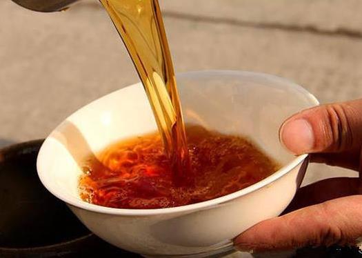黃酒有沉淀物是變質(zhì)了嗎?黃酒是發(fā)酵的還是蒸餾的?