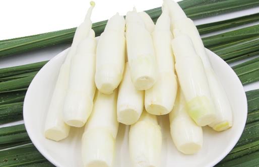 茭白上面有黑點(diǎn)能吃嗎 芥蘭炒之前要焯水嗎