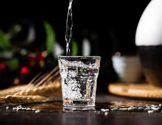 醬香型白酒和濃香型白酒有什么區(qū)別?濃香白酒放幾年口感最好