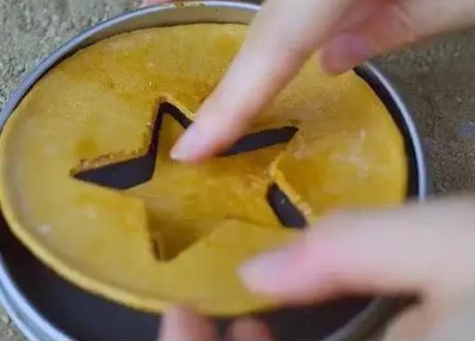 做魷魚(yú)游戲糖餅要不要加水?不用小蘇打怎么做魷魚(yú)游戲的糖餅
