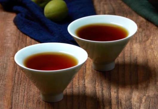 男人喝黃酒對(duì)性功能有影響嗎?體內(nèi)濕氣重能喝黃酒嗎