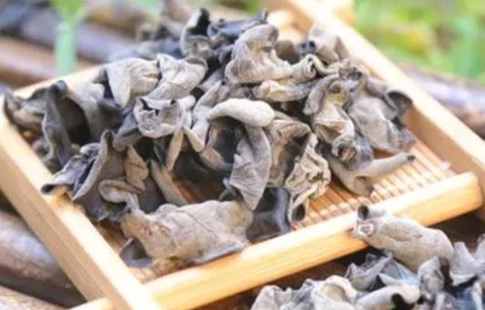 木耳用什么水泡發(fā)好?木耳泡久了還可以吃嗎?