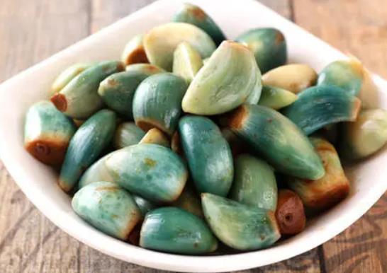 臘八蒜是藍(lán)色能吃嗎?做臘八蒜用什么蒜好