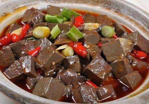 豬血算發(fā)性食物嗎?豬血為什么開水煮了之后發(fā)綠