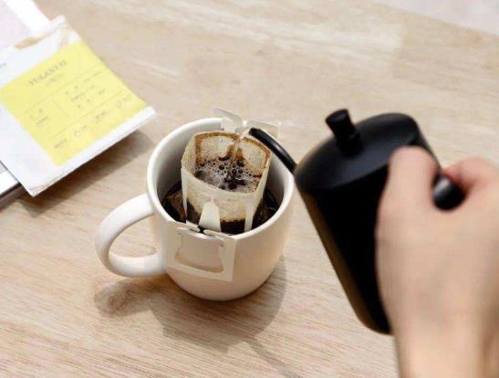掛耳咖啡和手沖咖啡哪個(gè)好?掛耳咖啡和黑咖啡的區(qū)別