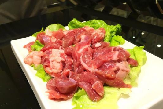 羊肉火鍋吃了會(huì)上火嗎?羊肉配什么吃不上火?