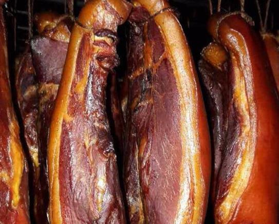 臘肉一直掛在不通風(fēng)處會長霉嗎?臘肉滴油是要壞嗎