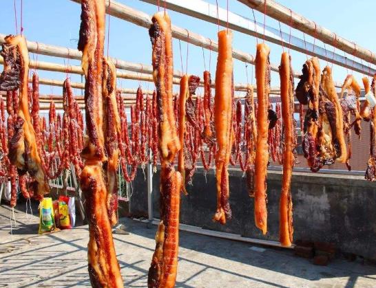 臘肉一直掛在不通風(fēng)處會長霉嗎?臘肉滴油是要壞嗎