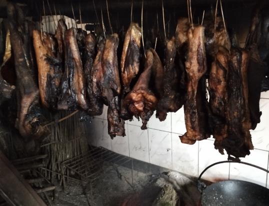 臘肉一直冷凍后過期的可以吃嗎?臘肉一直掛在通風(fēng)處可以嗎