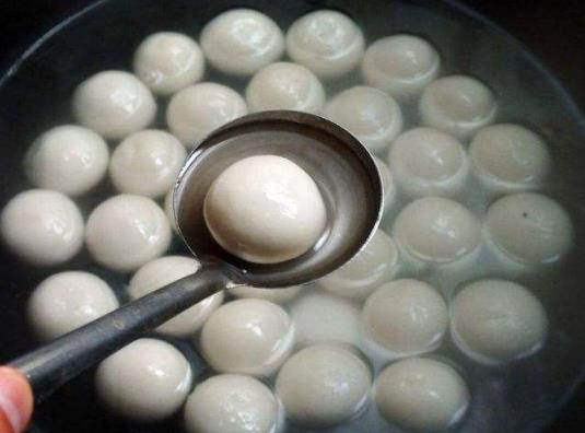 湯圓粘在一起了怎么分開?煮湯圓要煮到什么程度