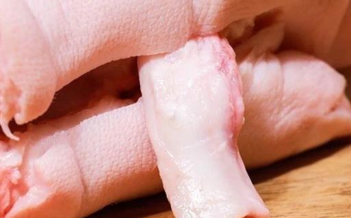 豬腳煲湯要不要焯水 豬腳煲湯放什么材料好