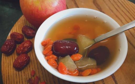 蘋果紅棗枸杞煮水能天天喝嗎 蘋果紅棗枸杞煮湯經(jīng)期可以喝嗎