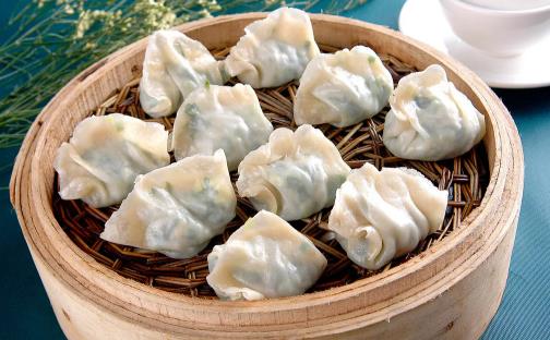 蒸餃子應(yīng)該冷水還是熱水 蒸餃子需要多長(zhǎng)時(shí)間才能蒸熟
