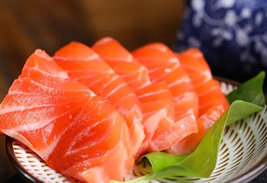 生吃三文魚(yú)熱量高嗎?生吃三文魚(yú)要洗嗎