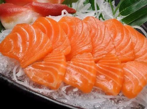 生吃三文魚(yú)熱量高嗎?生吃三文魚(yú)要洗嗎
