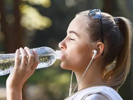 堿性水是蘇打水嗎?堿性水燒開了喝對(duì)身體有害嗎