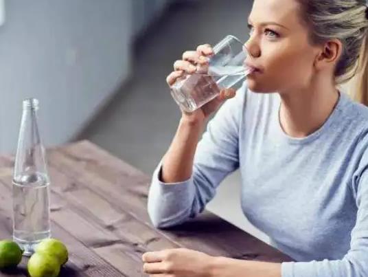 堿性水是蘇打水嗎?堿性水燒開了喝對(duì)身體有害嗎