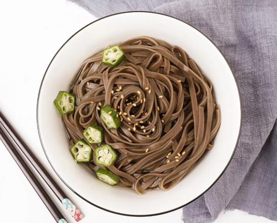 蕎麥面煮了放久了會坨嗎?經(jīng)常吃蕎麥面條會不會發(fā)胖