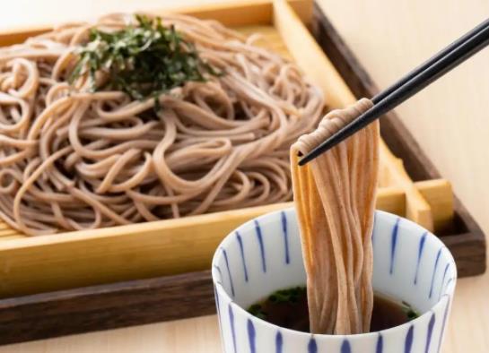 蕎麥面煮了放久了會坨嗎?經(jīng)常吃蕎麥面條會不會發(fā)胖