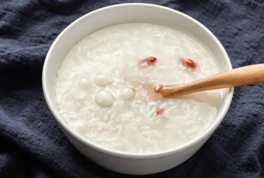 米酒湯圓先放米酒還是湯圓?米酒發(fā)酵好需要加水嗎