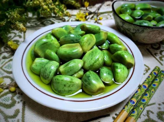 吃完臘八蒜嘴巴會(huì)有味嗎?臘八蒜吃完還能放新蒜嗎