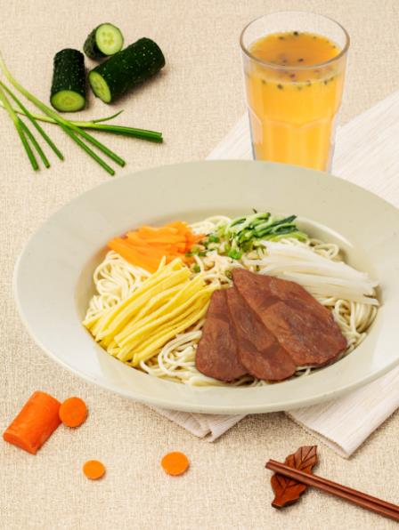 炎炎夏日吃這碗冷面/涼面 每一口都是冰爽透心