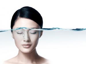 生理鹽水治皮膚過(guò)敏嗎？生理鹽水敷臉的作用