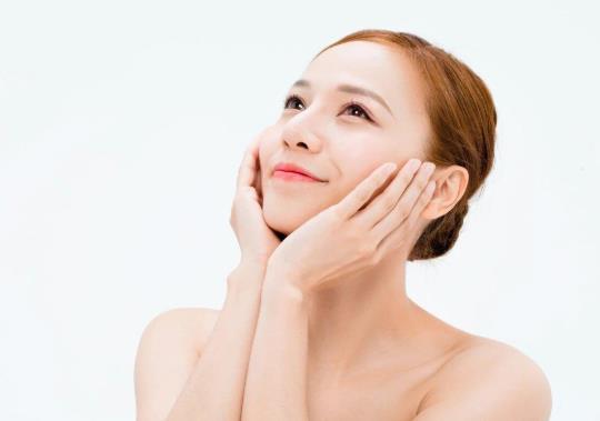 早c晚a還可以用其他護(hù)膚品嗎?刷酸和早c晚a哪個(gè)先進(jìn)行