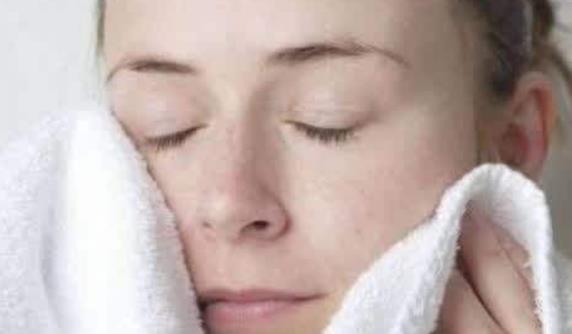 女人要懂得保護好自己的皮膚 女人有這15個壞習慣越變越丑