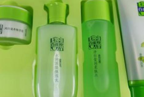 面部肌膚太干燥了更會(huì)感覺(jué)特別難受 幫你解決面部干燥的五妙招