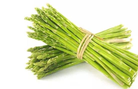 很多人的皮膚也漸漸干燥起來(lái) 五種食物來(lái)幫你