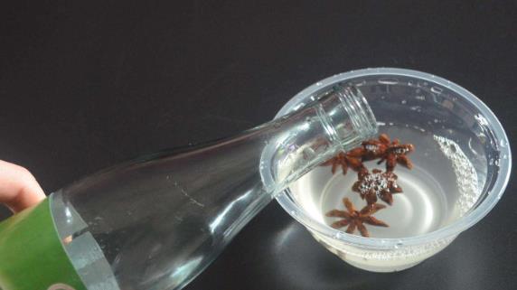 用醋洗臉能夠增加皮膚細胞的水分和營養(yǎng) 白醋洗臉的4大美膚功效