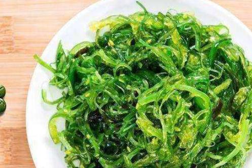夏天臉龐都顯得油光光的 油性皮膚的特殊護(hù)理步驟