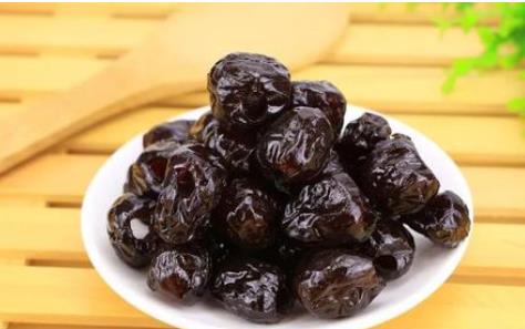 女性更是要做好護(hù)膚的準(zhǔn)備 護(hù)膚養(yǎng)顏吃四大干果美食