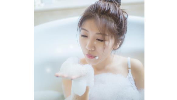 揭秘秋季護(hù)膚的五大謊言 護(hù)膚的過程中不免會陷入誤區(qū)