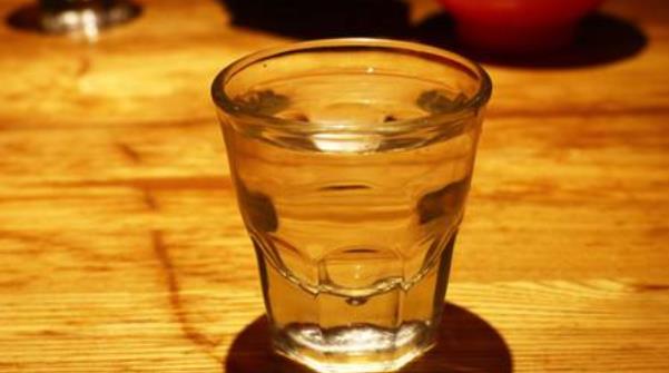 開(kāi)水對(duì)養(yǎng)膚有好處 讓女人的肌膚恢復(fù)光澤