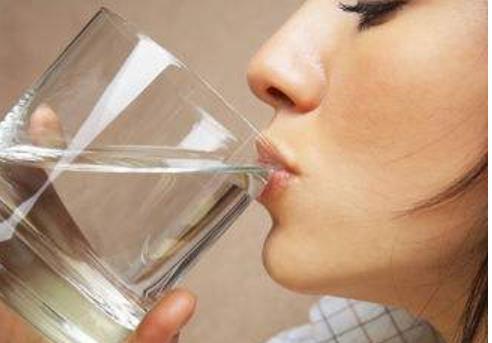 喝水可以有效排毒養(yǎng)膚 喝水對養(yǎng)膚有影響