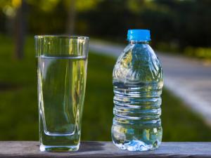 常喝礦泉水好嗎？常喝礦泉水可以防老癡