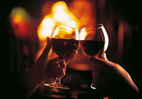注意!過(guò)度飲酒容易感染艾滋病毒!