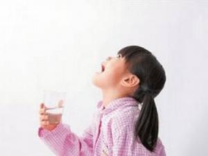 嗓子疼吃什么好？咸橄欖麥冬飲緩解嗓子疼