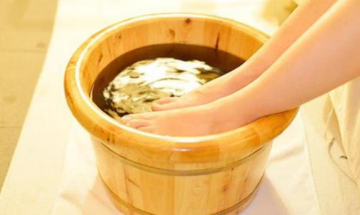 泡腳有什么好處?哪些人不能泡腳?
