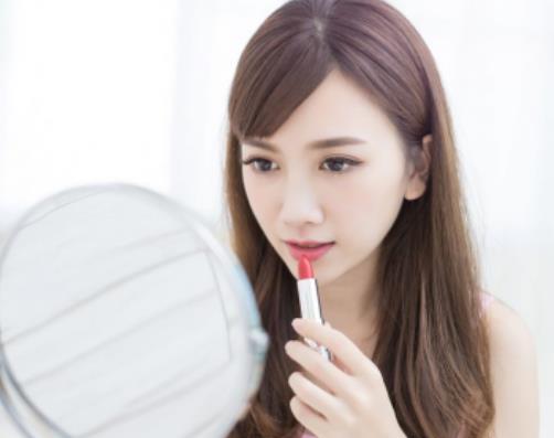為什么會(huì)長唇部皰疹 長唇部皰疹該怎么辦