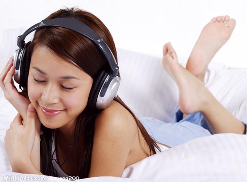 女性衛(wèi)生巾你真的用對了嗎?衛(wèi)生巾使用方法及注意事項,女性衛(wèi)生巾使用<a href=http://www.chouju30.cn/jiankang/ style=text-decoration:underline;font-size:14px;color:#F70968; target=_blank>健康</a>誤區(qū)