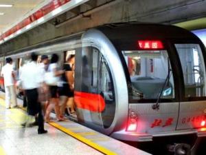 上班族如何安全乘地鐵？夏季坐車要掌握哪些要領(lǐng)