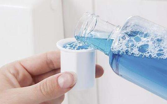 漱口水能代替刷牙嗎?用漱口水需要注意什么?
